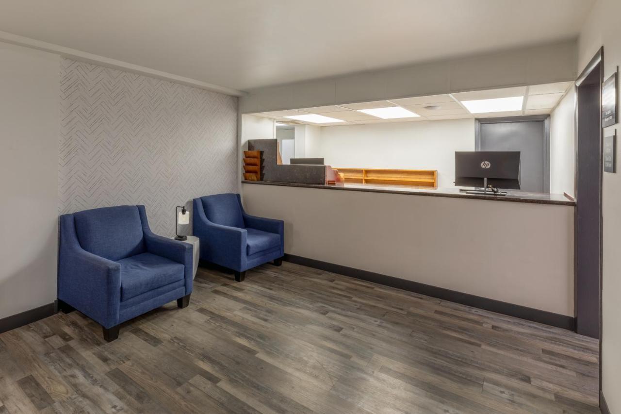 Baymont By Wyndham Laredo Exterior foto