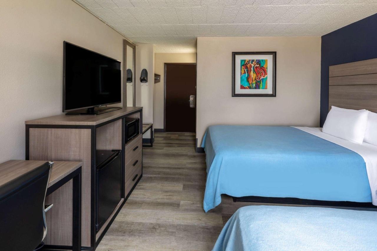 Baymont By Wyndham Laredo Exterior foto