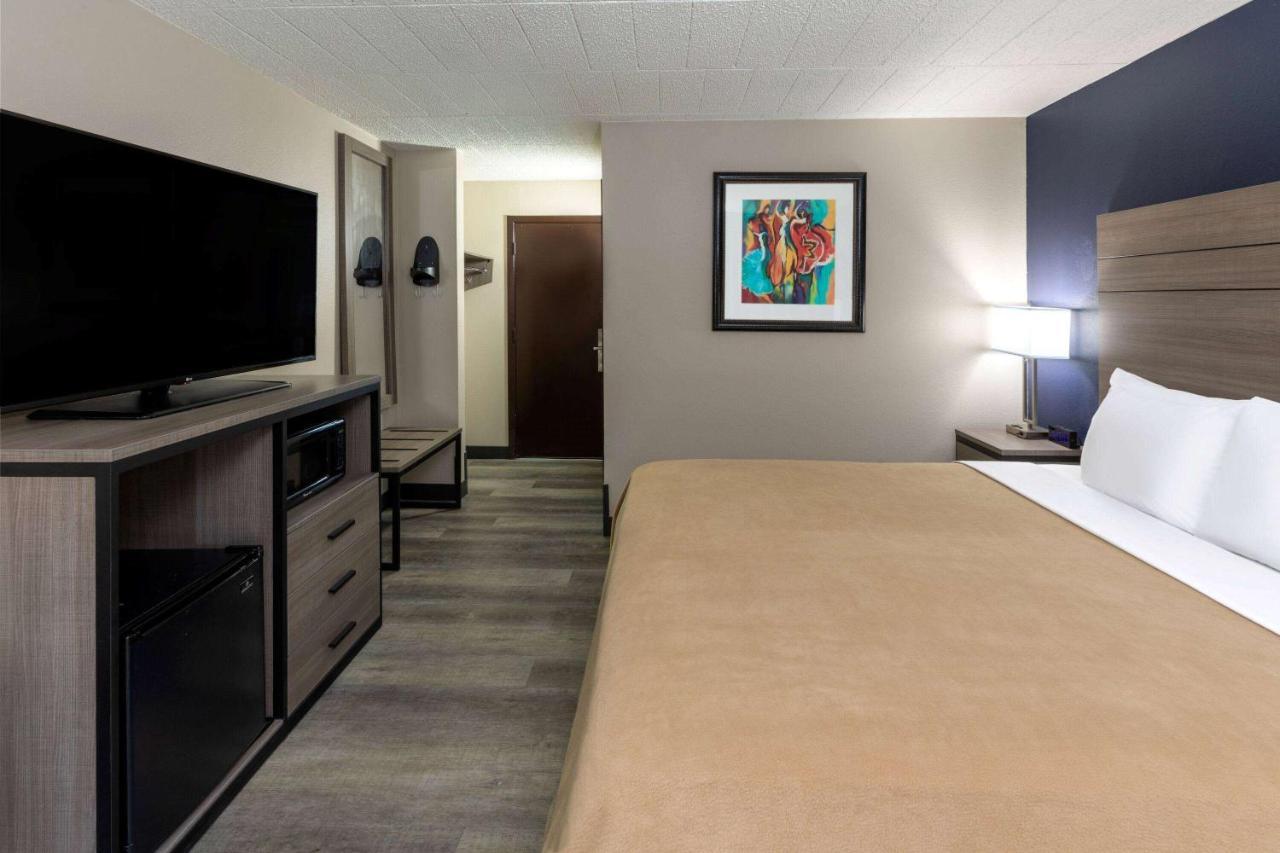 Baymont By Wyndham Laredo Exterior foto
