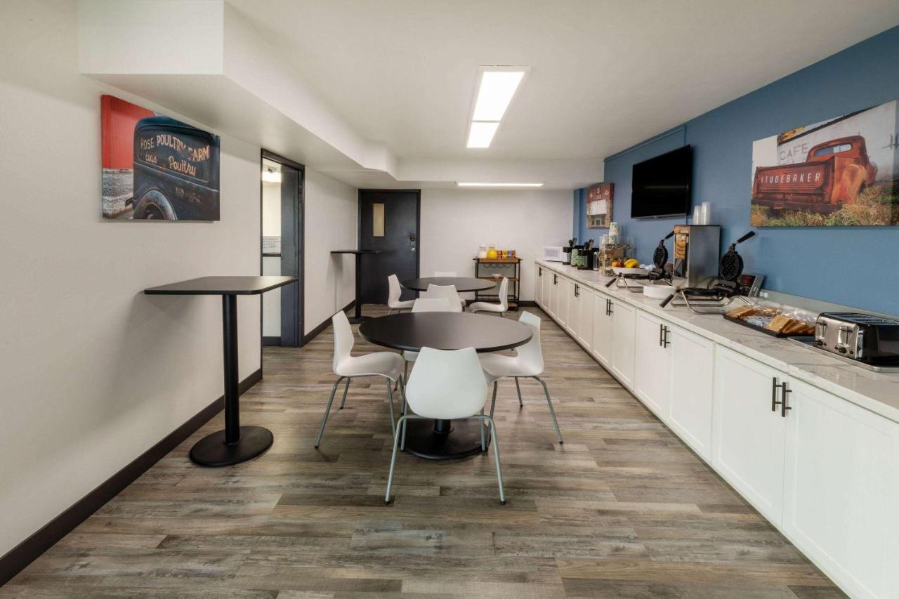 Baymont By Wyndham Laredo Exterior foto