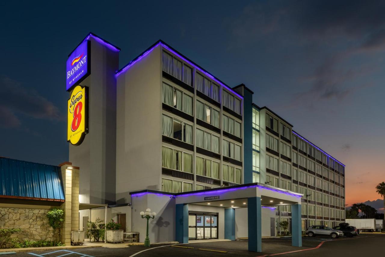 Baymont By Wyndham Laredo Exterior foto
