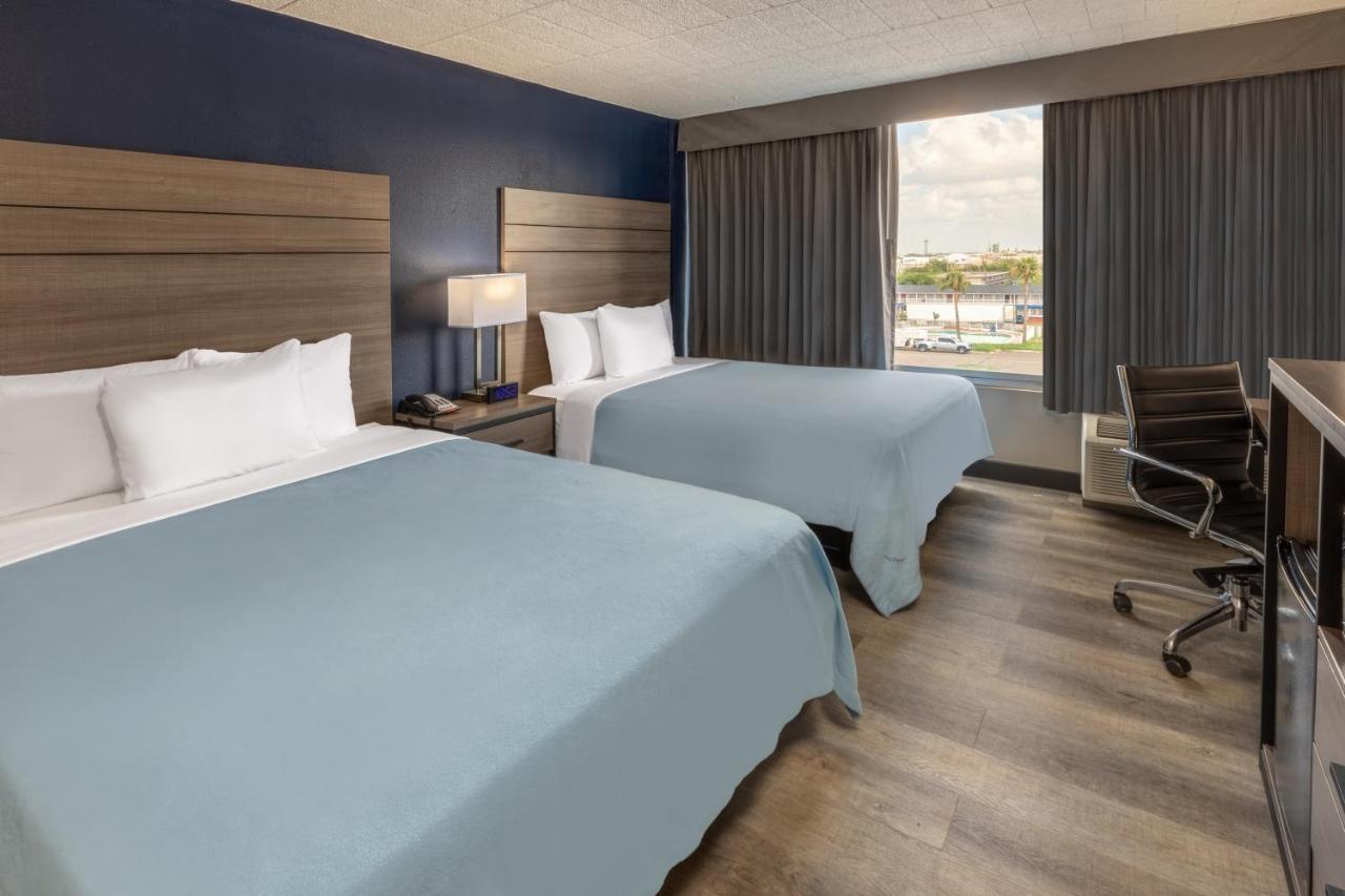 Baymont By Wyndham Laredo Exterior foto