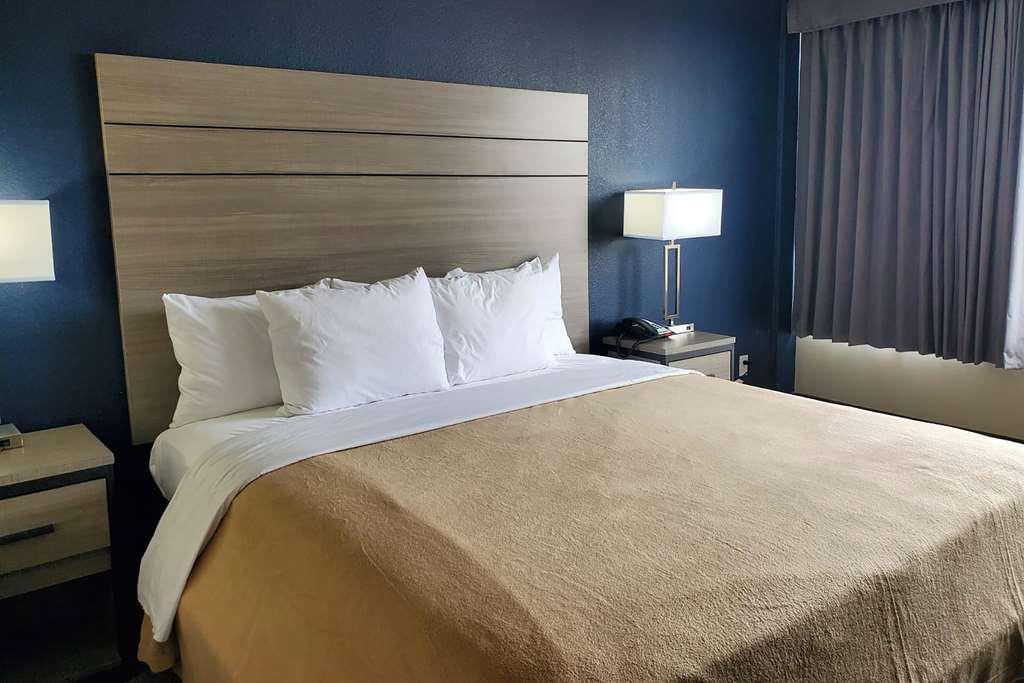 Baymont By Wyndham Laredo Quarto foto